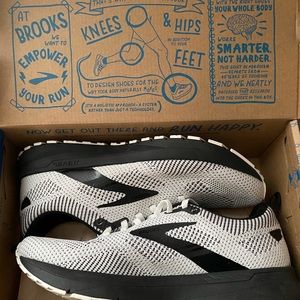 Brooks Revel 5